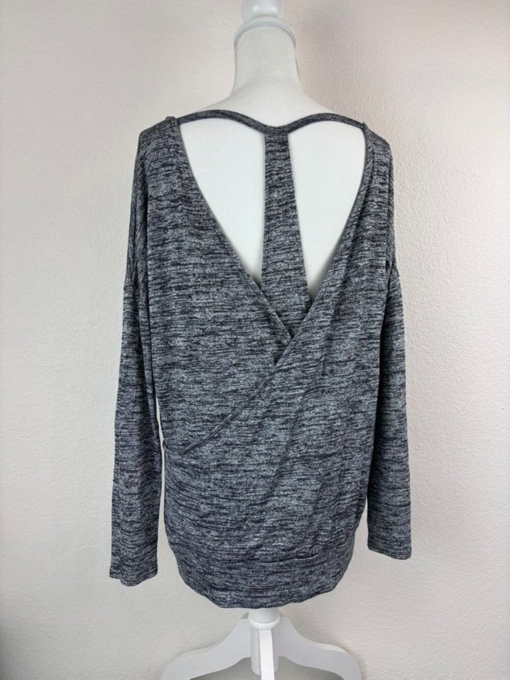 Athleta women's medium heather grey‎ pose layered pullover open back long sleeve - Picture 7 of 10
